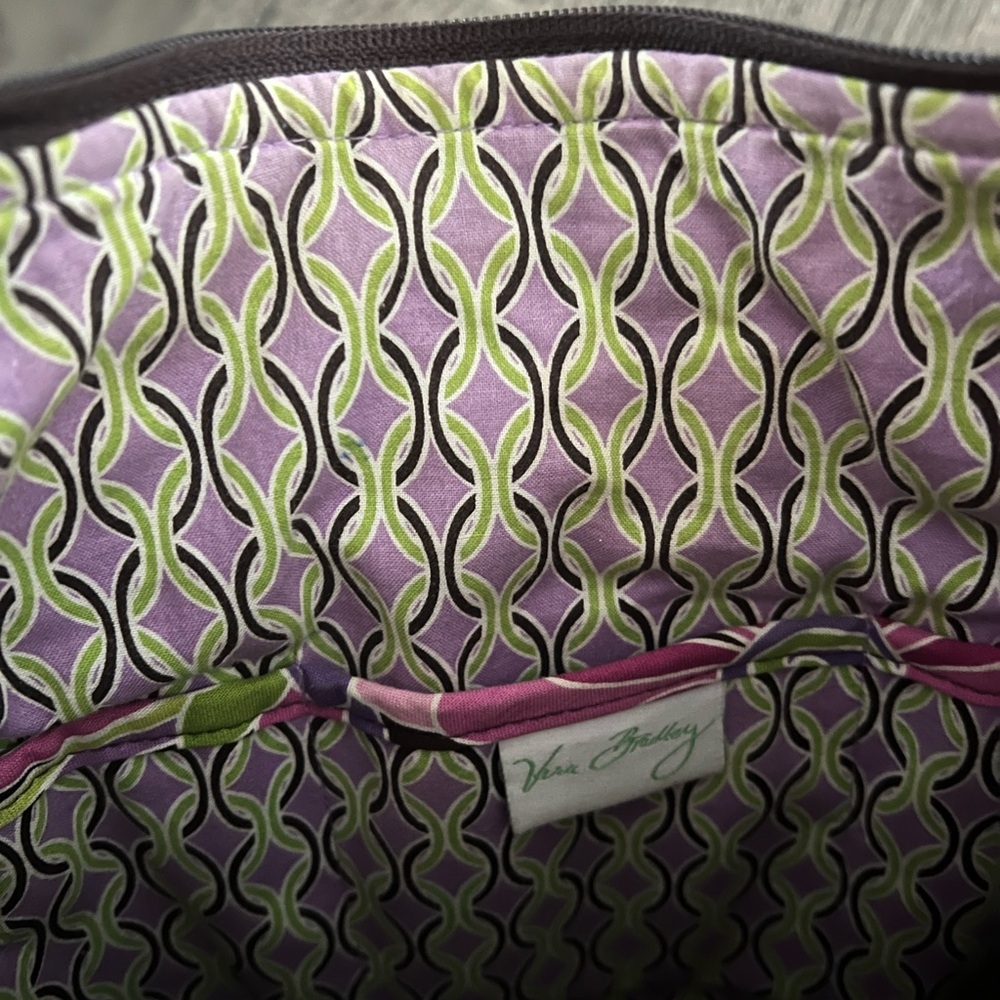 Vera Bradley Crossbody Bag in Chocolate Raspberry Fizz Floral Print EUC quilted​ - Picture 3 of 7